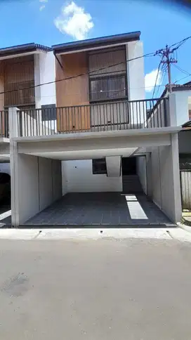 Rumah Baru Townhouse Dekat Mall Tenth Avenue Kota Bandung
