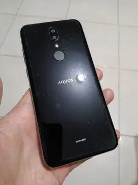 Sharp Aquos V 4/64 atau C02