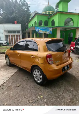 Nissan March matic istimewa