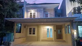 Disewakan rumah cantik di kotawisata cibubur kondisi rapih dan cantik