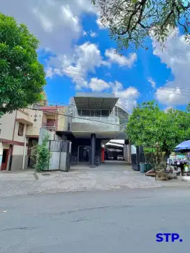Cocok untuk usaha! Jual Bangunan Komersil Raya Karangmenjangan