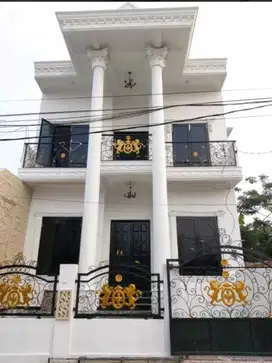 Rumah pilar 2 lantai, plus kontrakan 10 pintu