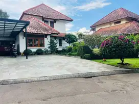 Jual Rumah rasa Villa .rumah bagus dan siap huni di Rancamaya.
