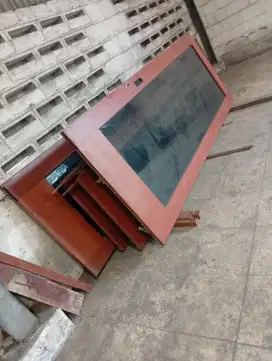 Kayu dan kaca dan pintu