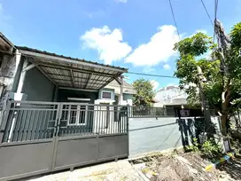 Dijual Rumah Halaman Luas di MERR Gunung Anyar Surabaya