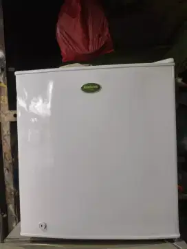 Kulkas Mini Portable merk Samsung Normal