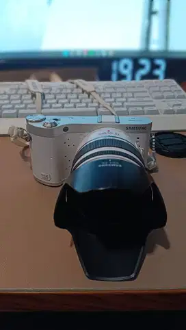 samsung NX300 touchscreen mirrorless wifi