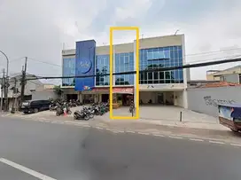 Disewakan Ruko 3,5 Lantai , Luas 282m2 di Pondok Gede , Lubang Buaya