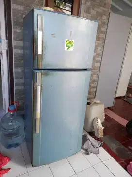 Kulkas sharp 2 pintu normal siap pake ory