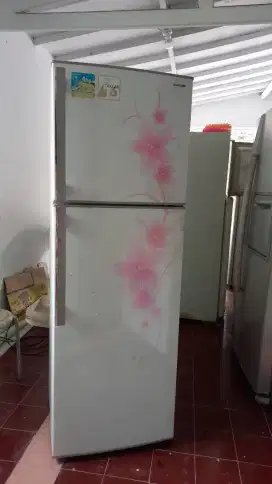 Kulkas 2pintu semi inverter normal perumnas crb