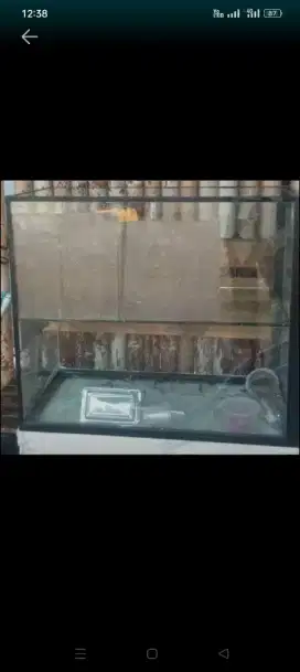 Etalase Kaca Tebal