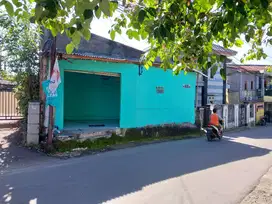 Disewakan Kios di Pinggir Jalan Utama - Murah