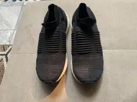 Dijual sepaket sepatu ORI Adidas ultraboost core & Nike tiempo legend