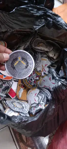 Emblem bordir atau patch