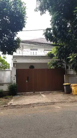 Rumah Mewah Startegis di Jl Purwa Raya I Cipedak Jagakarsa Jaksel