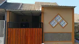 Rumah komersil murah paling depan gerbang perumahan
