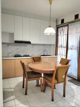 Jual / Sewa Rumah Setraduta Full Furnish Sudah Renovasi 2,5 Lantai
