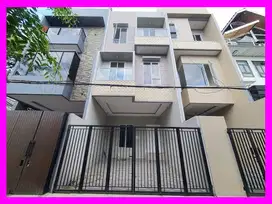 dhyana Rumah Baru uk 4x15m Hadap Timur Komplek Taman Ratu