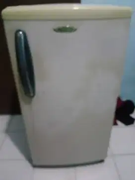 Jual prizer 4 rak dan showcase bekas warung
