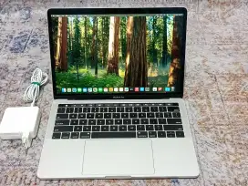 MacBook Pro TouchBar 13 2018 CTO Core i7 16-256GB Silver iBox Like New