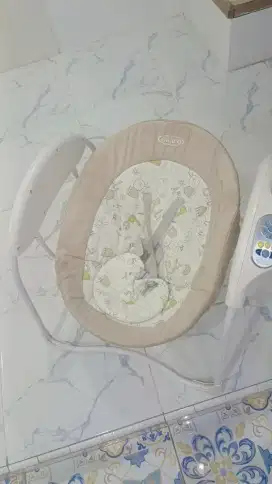 Ayunan bayi  masih bagus baru dipakai 3 bulan