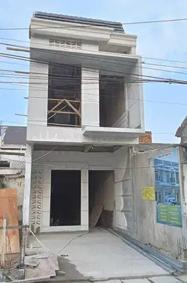 RUMAH HANYA 1,5 M an 4 KAMAR TIDUR AKSES 2 MOBIL