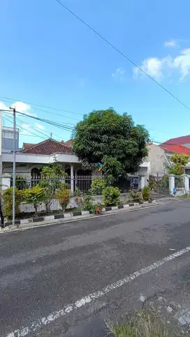 Dijual Rumah Klasik & Terawat di Daerah Pulau - pulau, Klojen Malang