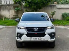 Toyota Fortuner VRZ TRD AT Putih 2017