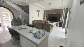 Rumah Lux di komp.Singgasana Pradana, Bandung Murah
