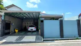 RUMAH CANTIK DI KOMP TAMAN MALAKA JAKARTA TIMUR SIAP HUNI