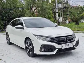 Honda Civic Turbo 1.5 E HatchBack Matic 2018