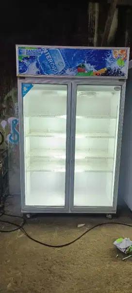 Showcase 2 pintu