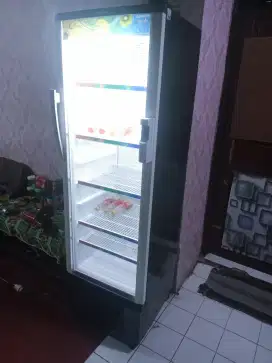 Di jual showcase pendingin minuman merk Sanken 5 rak Normal Dingin