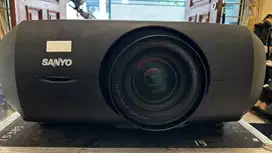 Proyektor Besar Sanyo PLC-XF47 | 15.000 Lumens | Bonus Layar