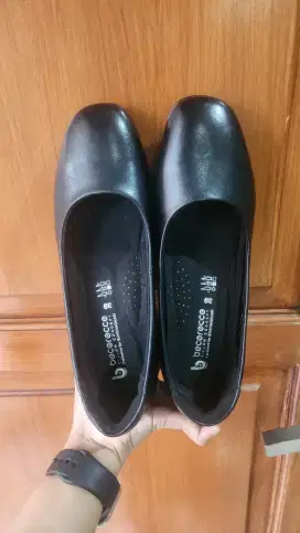 Sepatu Persit/Bhayangkari  Bocorocco D. Montebella 99 Nero  size 39