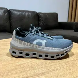On Cloud Monster 100% Original. Terlengkap dus & bon. Like new