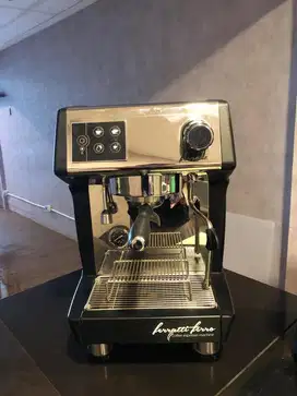 MESIN KOPI FERRATTI FERRO DAN GRINDER Maquinos E75