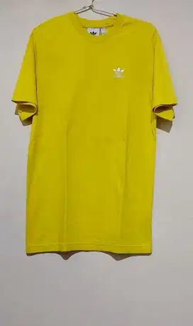 Kaos ADIDAS original size M fit L