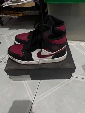 Sepatu Nike Air Jordan Mid Bred Toe