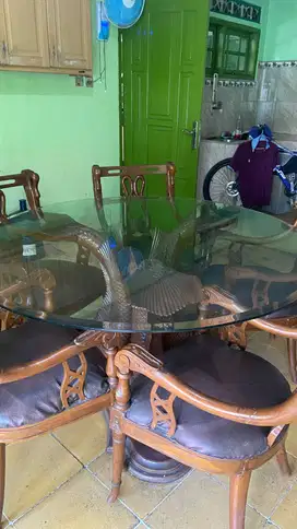 Meja dan kursi makan jati