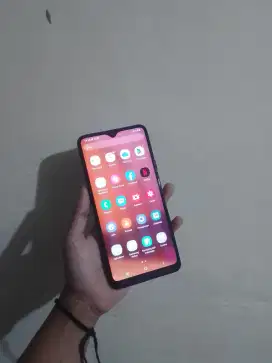 Samsung a20s layar lebar. minus pemakaian cewek.