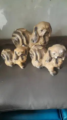 Patung 3 anjing