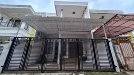 Rumah Tinggal 2 Lantai Disewakan di Perumahan Billymoon, Pondok Kelapa