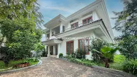 Rumah Mewah Posisi Hook di Jl Kintamani Mega Kuningan