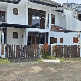 Disewakan Rumah Siap Huni Semi Furnished Depan Taman Di Lbk Bulus