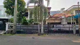 Dijual Rumah Lama Lokasi Nyaman dan Strategis Dekat Senayan di Permata