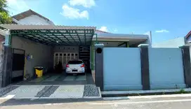 RUMAH CANTIK DI KOMP TAMAN MALAKA JAKARTA TIMUR SIAP HUNI
