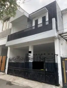 RUMAH MEWAH MODERN DI KOMPLEK RAWAMANGUN