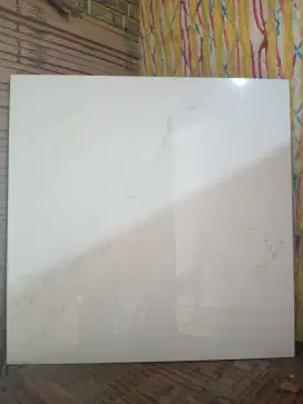 Granit roman ukuran 80x80