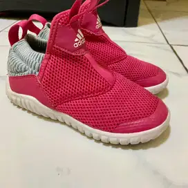 Sepatu Adidas slip on size 27